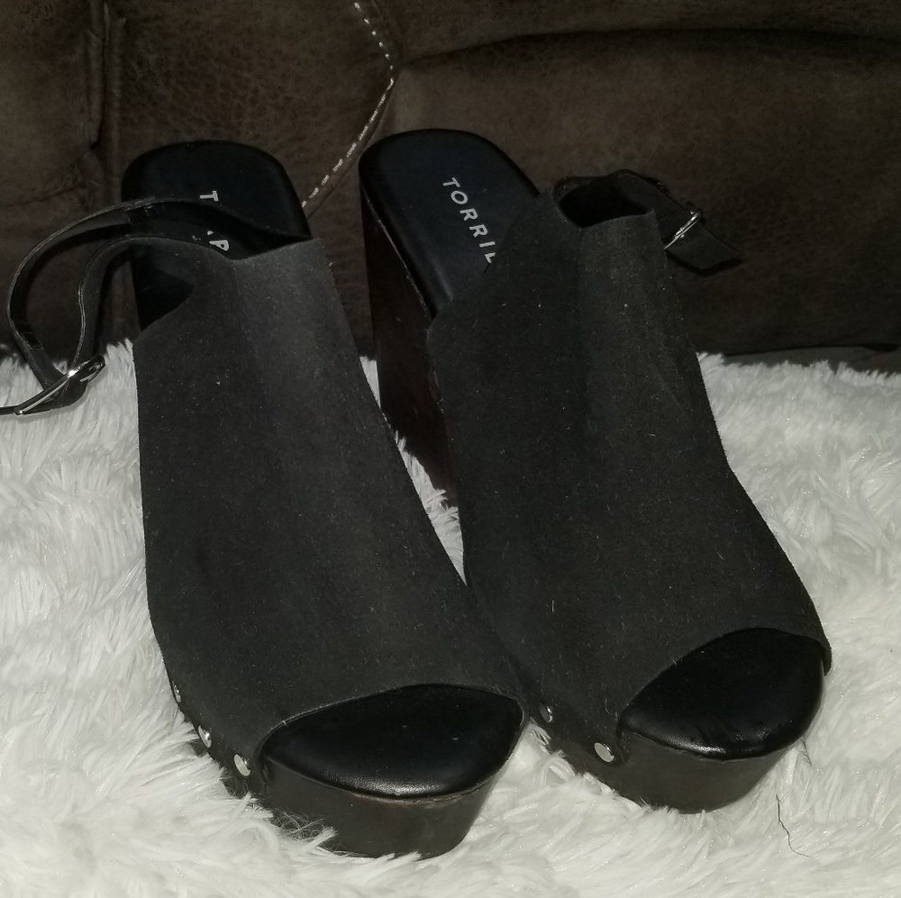 Shoes - Picture 2 of 3